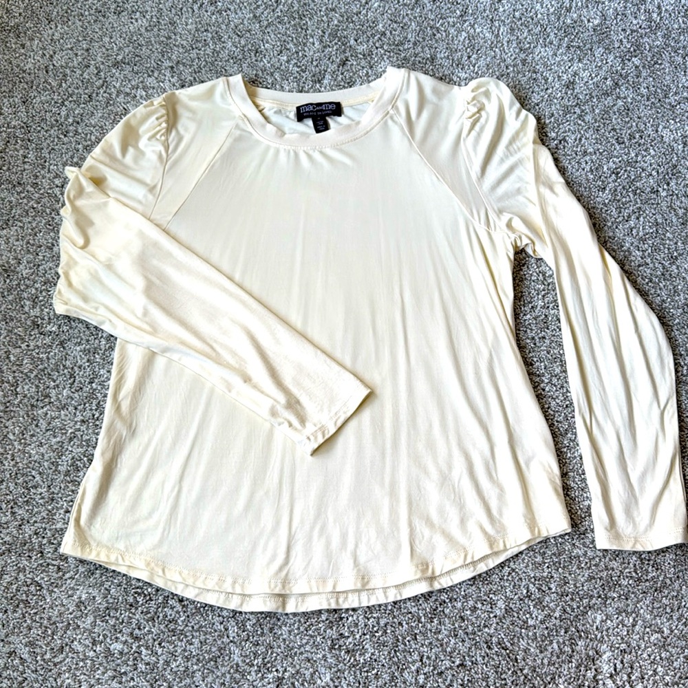 Mac and Me basic long sleeve top. Size Medium.